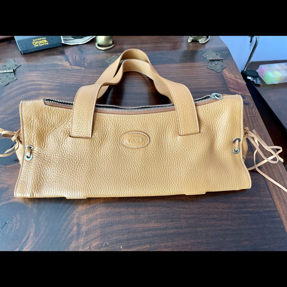 Vintage Tod’s Beige shoulder bag. Beautiful bag. 100% authentic.